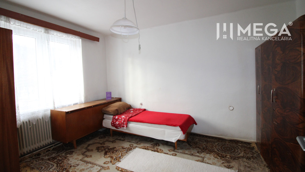 Na predaj - 3izbový byt s pozemkom a garážou v meste Humenné