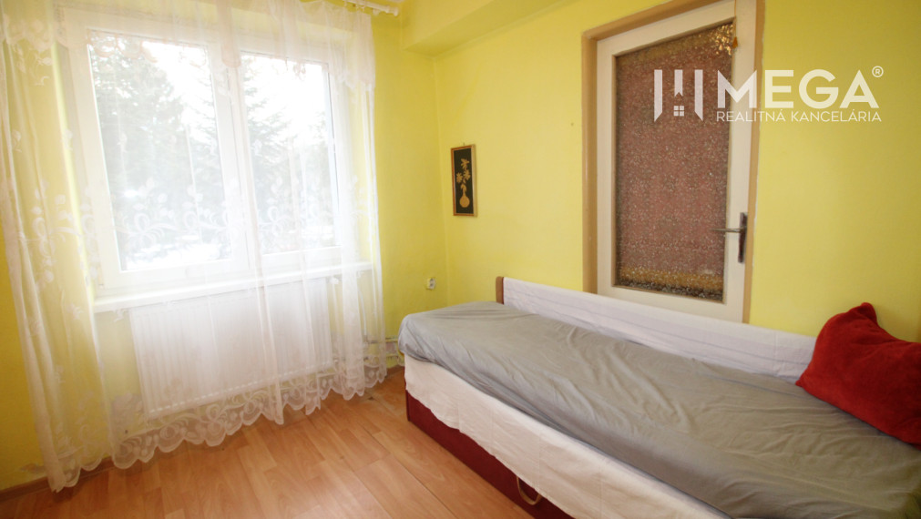 Na predaj - 3izbový byt s pozemkom a garážou v meste Humenné