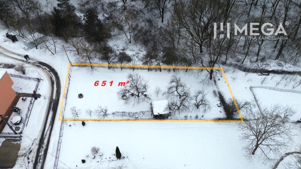 REZERVOVANÝ LUKRATÍVNY STAVEBNÝ POZEMOK V OBCI ZÁVADKA