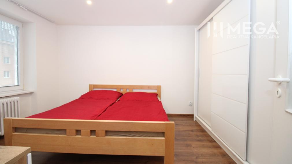 NA PRENÁJOM VEĽKÝ 2-IZBOVÝ BYT 69 m², ul. KRÁTKA, HUMENNÉ