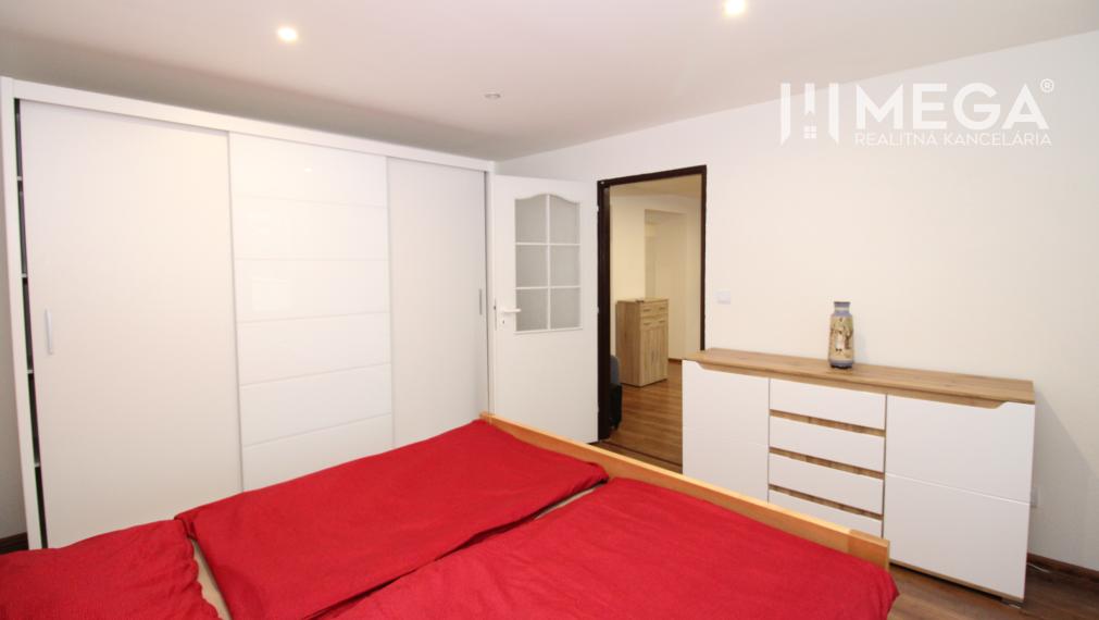 NA PRENÁJOM VEĽKÝ 2-IZBOVÝ BYT 69 m², ul. KRÁTKA, HUMENNÉ