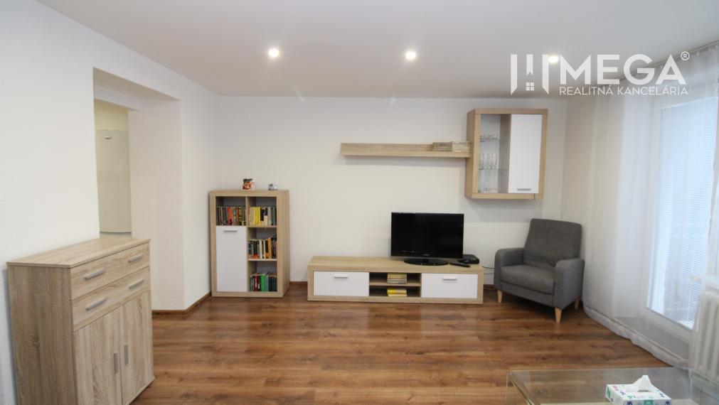 NA PRENÁJOM VEĽKÝ 2-IZBOVÝ BYT 69 m², ul. KRÁTKA, HUMENNÉ