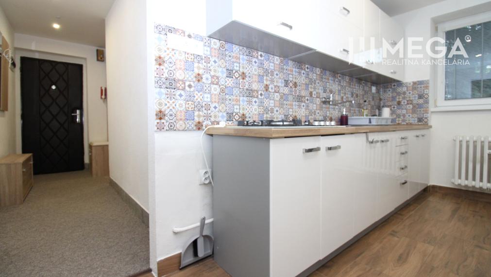 NA PRENÁJOM VEĽKÝ 2-IZBOVÝ BYT 69 m², ul. KRÁTKA, HUMENNÉ