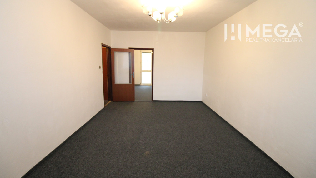 REZERVOVANÝ PRIESTRANNÝ 3-IZBOVÝ BYT S LOGGIOU - HUMENNÉ