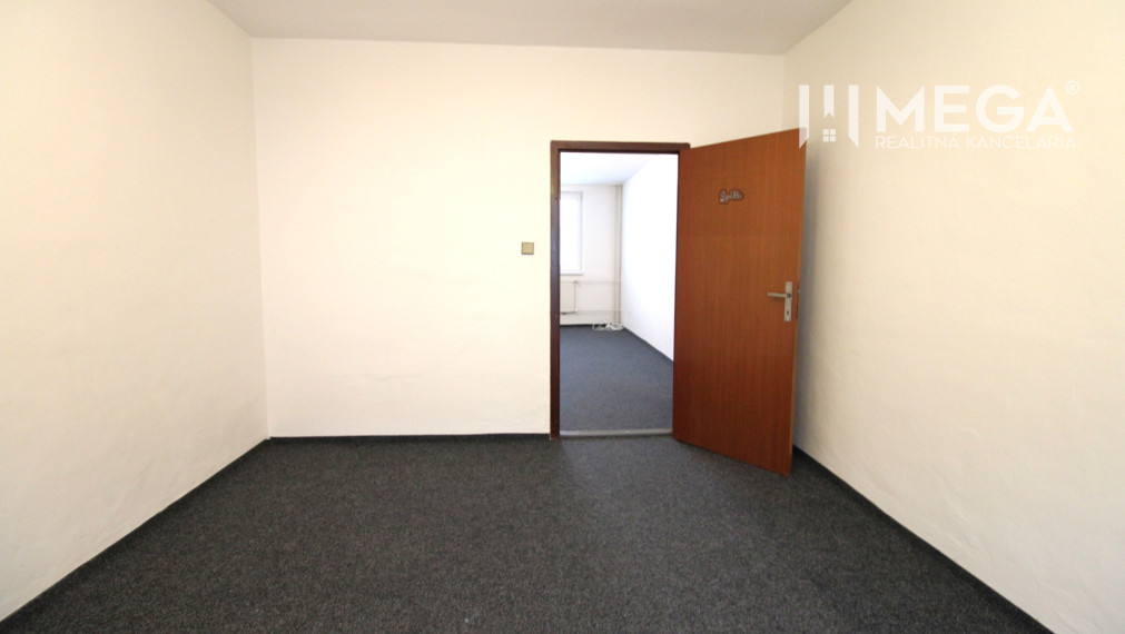 REZERVOVANÝ PRIESTRANNÝ 3-IZBOVÝ BYT S LOGGIOU - HUMENNÉ