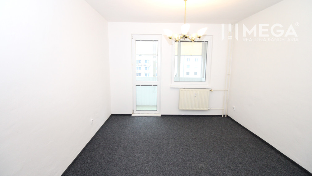 REZERVOVANÝ PRIESTRANNÝ 3-IZBOVÝ BYT S LOGGIOU - HUMENNÉ