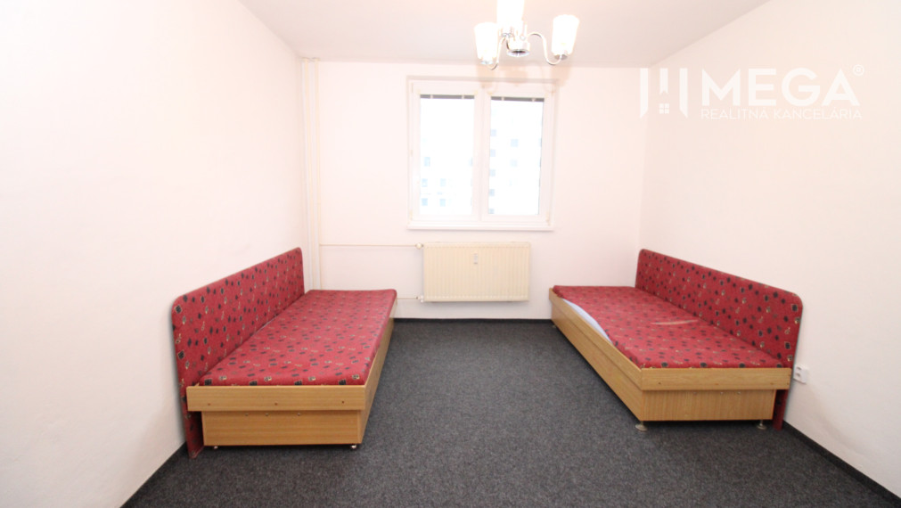 REZERVOVANÝ PRIESTRANNÝ 3-IZBOVÝ BYT S LOGGIOU - HUMENNÉ