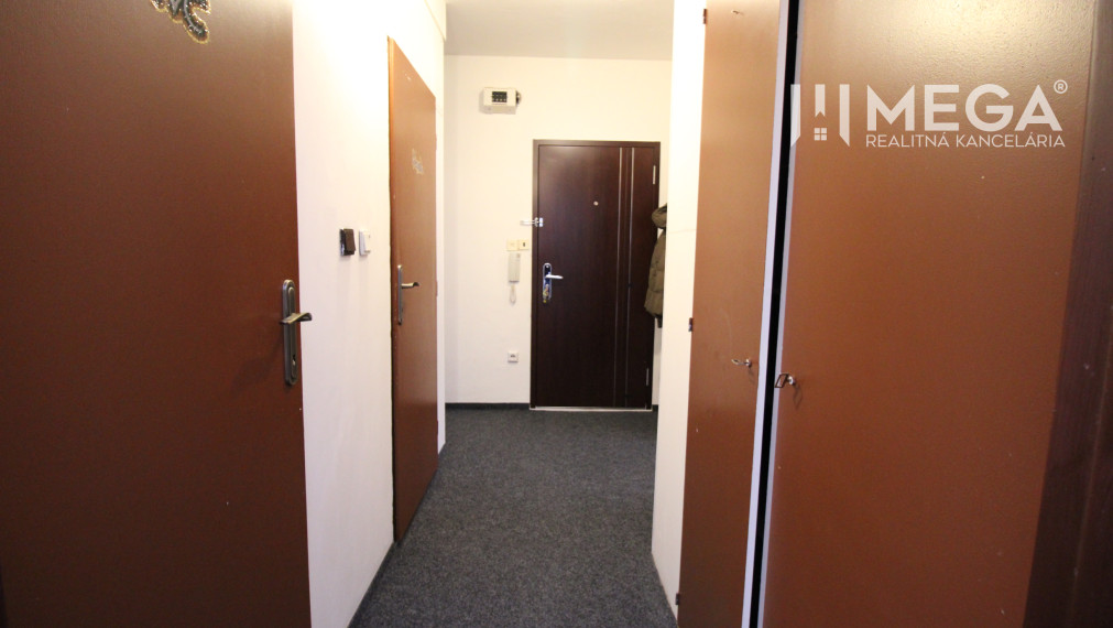 REZERVOVANÝ PRIESTRANNÝ 3-IZBOVÝ BYT S LOGGIOU - HUMENNÉ