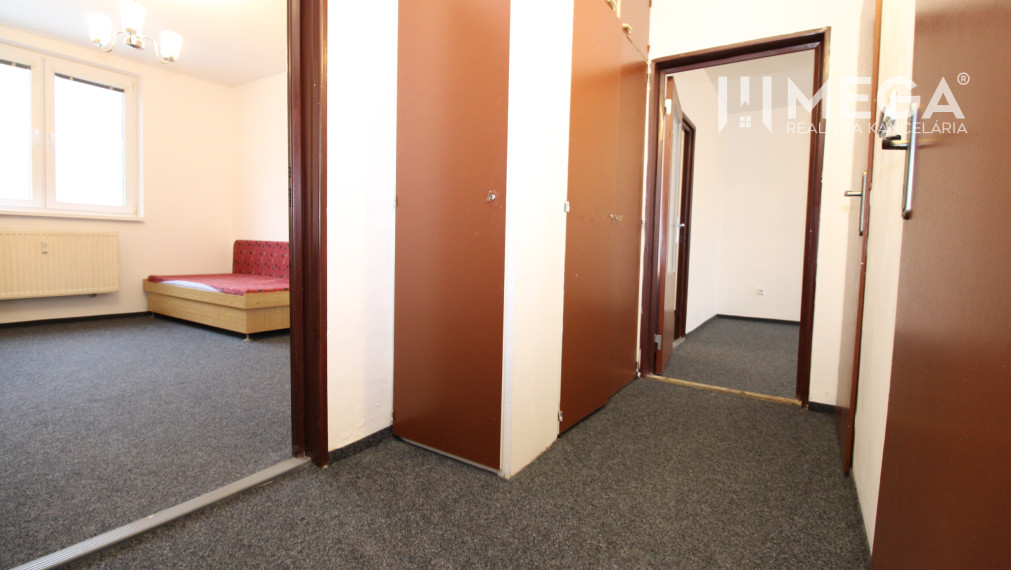 REZERVOVANÝ PRIESTRANNÝ 3-IZBOVÝ BYT S LOGGIOU - HUMENNÉ