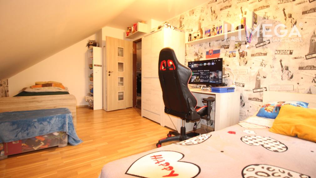 NA PREDAJ: 2-gen. Rodinný dom (2 bytové jednotky), Veľká Ida