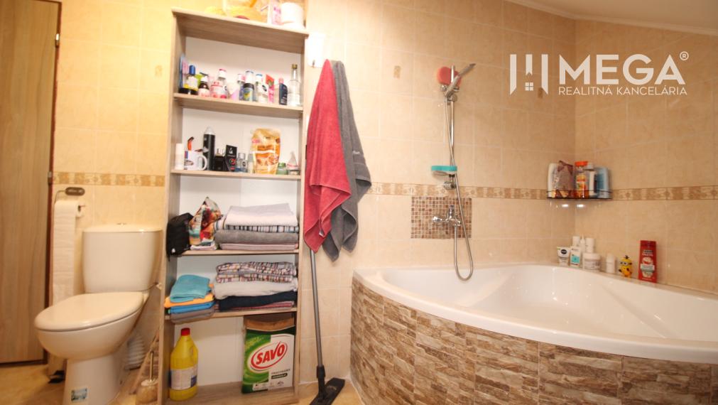 NA PREDAJ: 2-gen. Rodinný dom (2 bytové jednotky), Veľká Ida