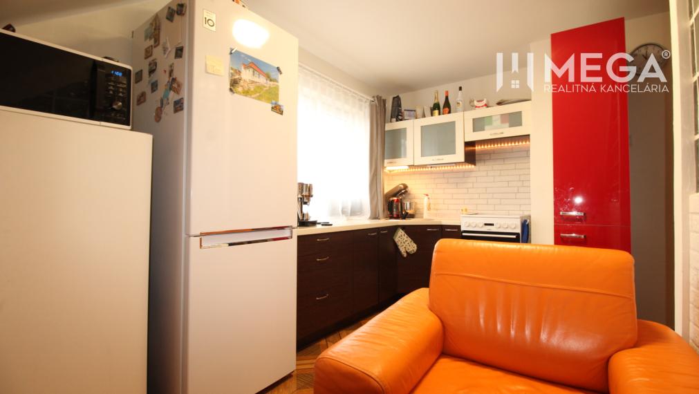 NA PREDAJ: 2-gen. Rodinný dom (2 bytové jednotky), Veľká Ida