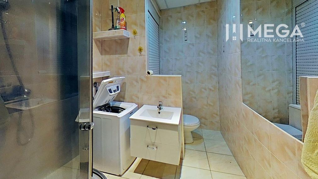 Na prenájom priestranná a zariadená garsónka v meste Humenné