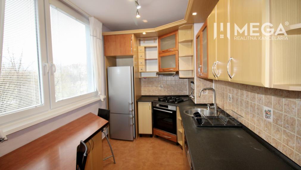 Na predaj 3 izbový byt s 2 balkónami na sidl.III v Humennom