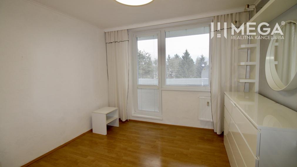 Na predaj 3 izbový byt s 2 balkónami na sidl.III v Humennom