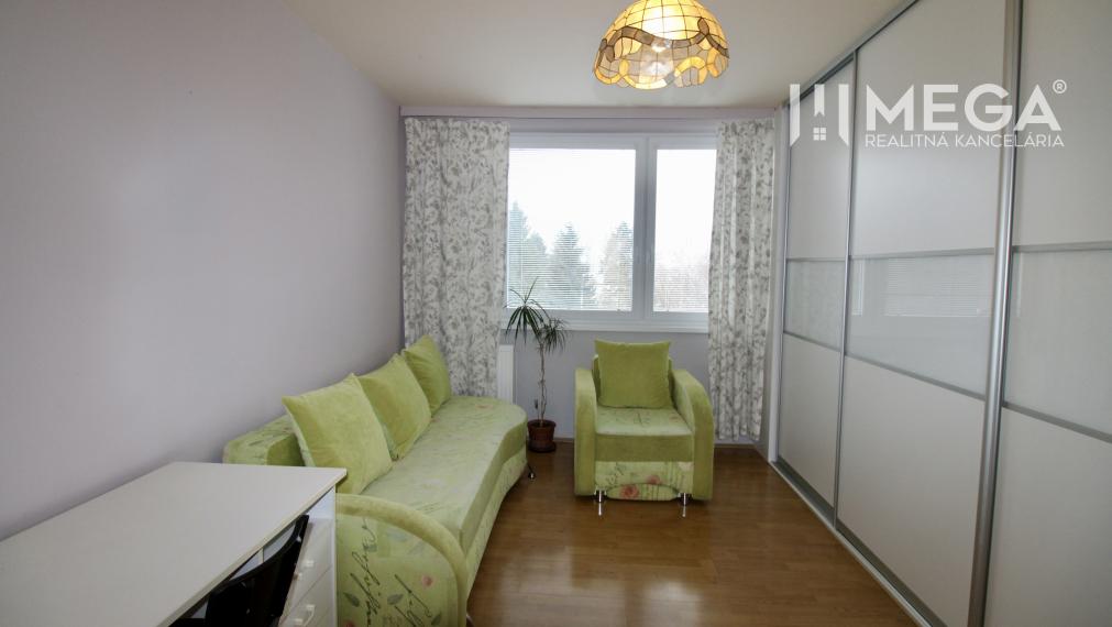 Na predaj 3 izbový byt s 2 balkónami na sidl.III v Humennom