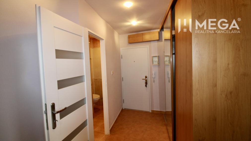 Na predaj 3 izbový byt s 2 balkónami na sidl.III v Humennom