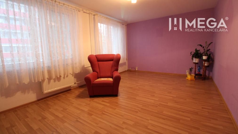 NOVINKA - 3 izbový byt v pôvodnom stave, blízko centra mesta Humenné