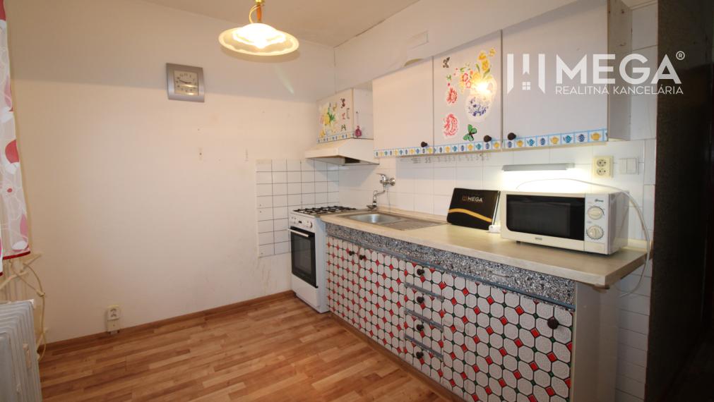 NOVINKA - 3 izbový byt v pôvodnom stave, blízko centra mesta Humenné