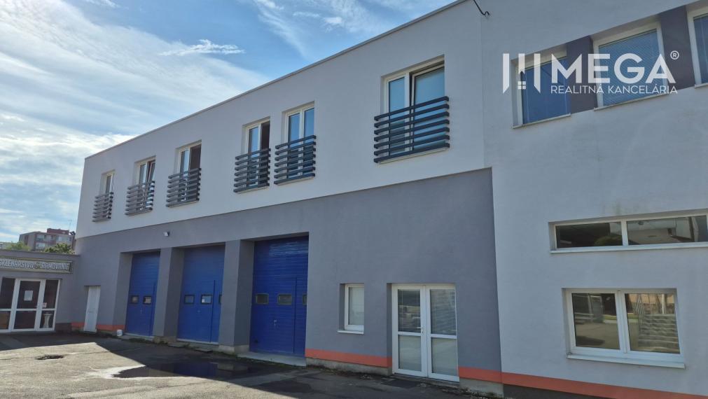 Prenájom kancelárie blízko centra Humenného (15,20 m2)