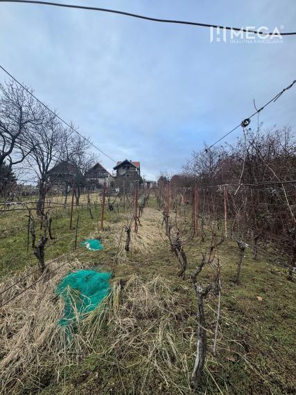 Na predaj Vinica s obytnou unimobunkou len pár minút od Zemplínskej šíravy