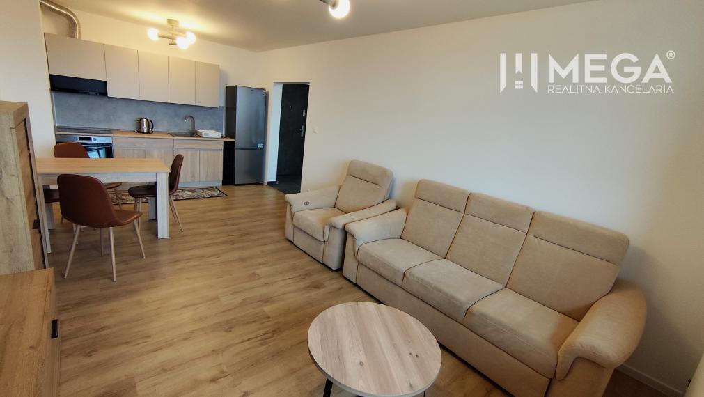 NA PRENÁJOM - 2izbový byt v zrekonštruovanom bytovom dome v Strážskom