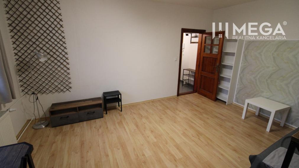 Prenájom - 1 izbový byt v centre mesta Humenné