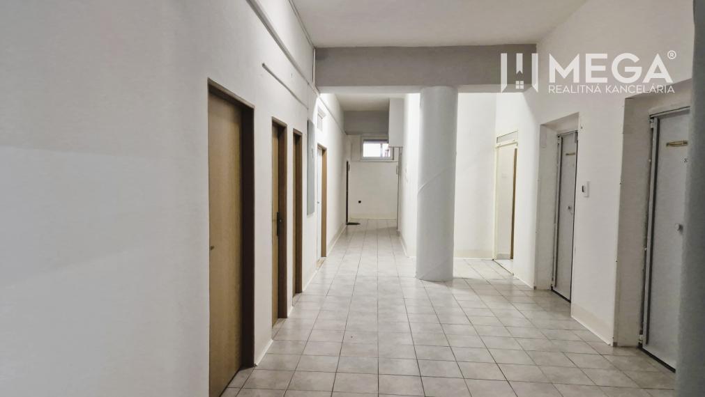 PRENÁJOM obchodných priestorov (36 m2) v CENTRE MESTA HUMENNÉ