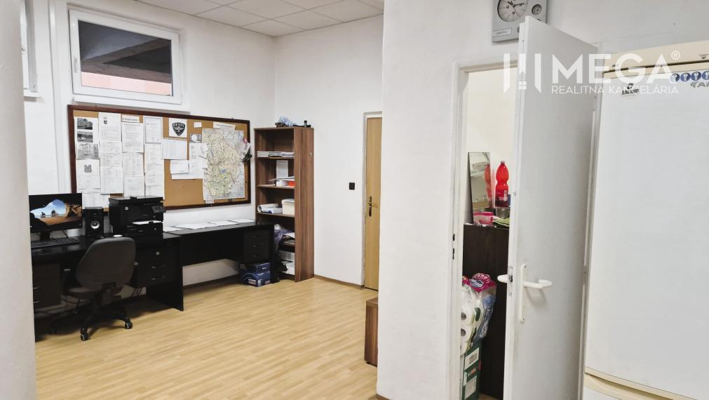 PRENÁJOM obchodných priestorov (36 m2) v CENTRE MESTA HUMENNÉ