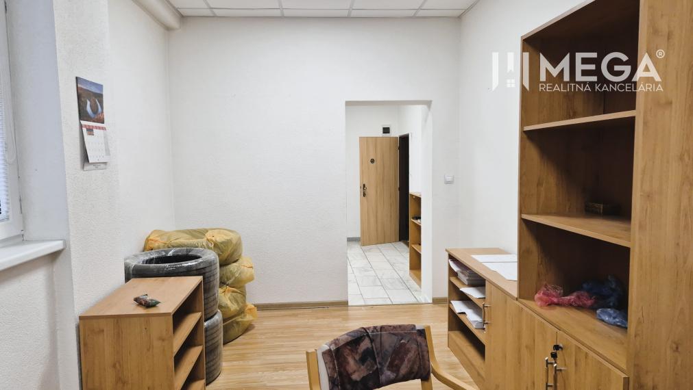 PRENÁJOM priestorov (35 m2) v CENTRE MESTA HUMENNÉ