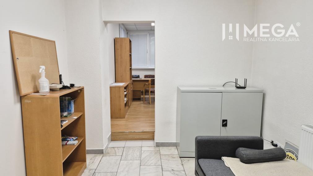 PRENÁJOM priestorov (35 m2) v CENTRE MESTA HUMENNÉ