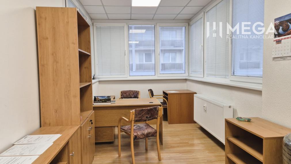 PRENÁJOM priestorov (35 m2) v CENTRE MESTA HUMENNÉ