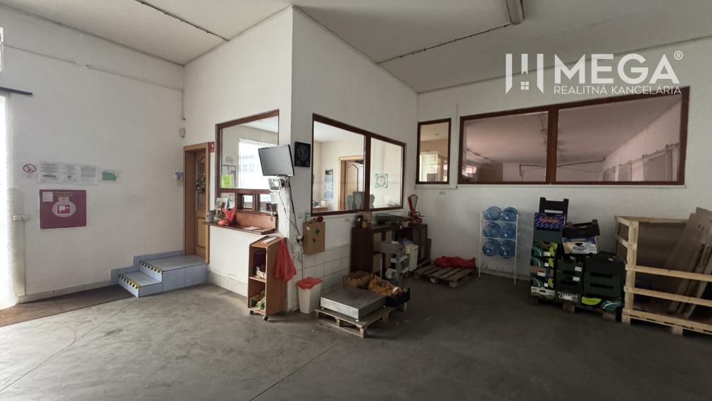 NA PREDAJ: OBJEKT VHODNÝ NA PODNIKANIE-SKLADOVANIE A SLUŽBY