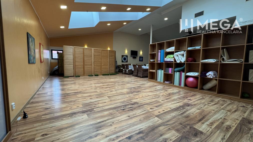 NA PREDAJ: OBJEKT VHODNÝ NA PODNIKANIE-SKLADOVANIE A SLUŽBY