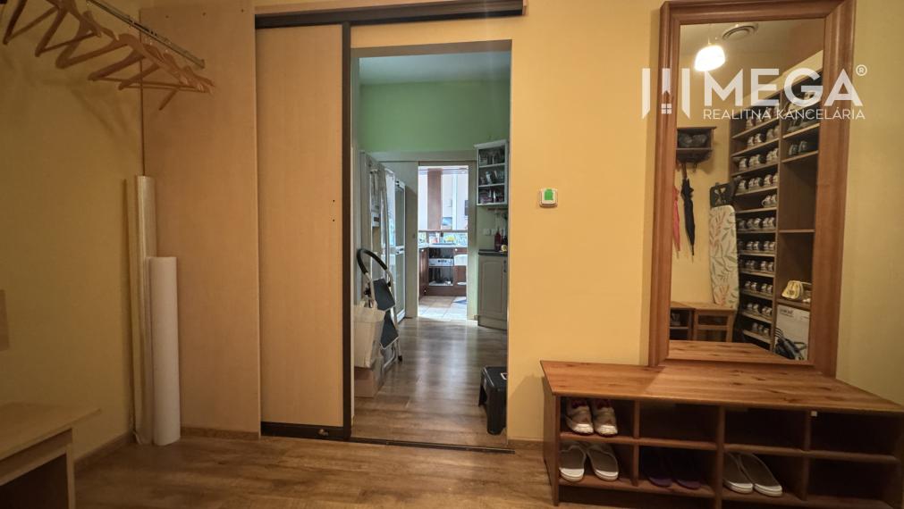 NA PREDAJ: OBJEKT VHODNÝ NA PODNIKANIE-SKLADOVANIE A SLUŽBY