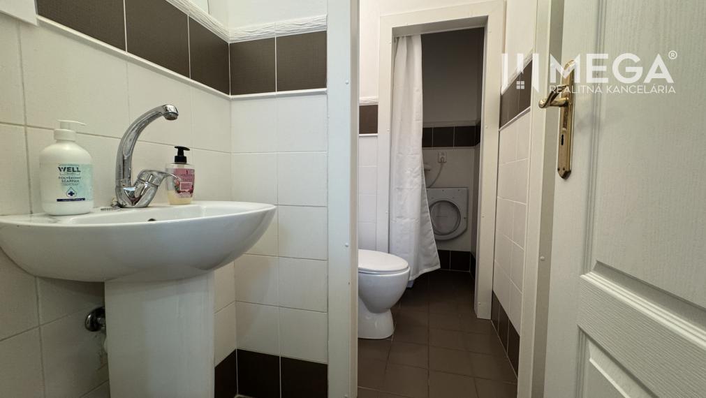 NA PREDAJ: OBJEKT VHODNÝ NA PODNIKANIE-SKLADOVANIE A SLUŽBY