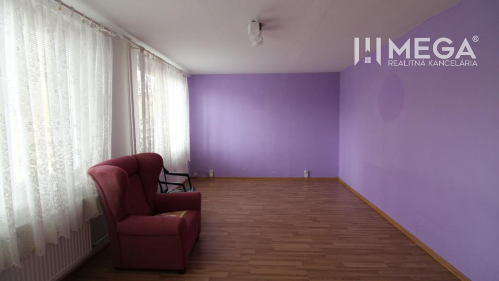 NOVINKA - 3 izbový byt v pôvodnom stave, blízko centra mesta Humenné