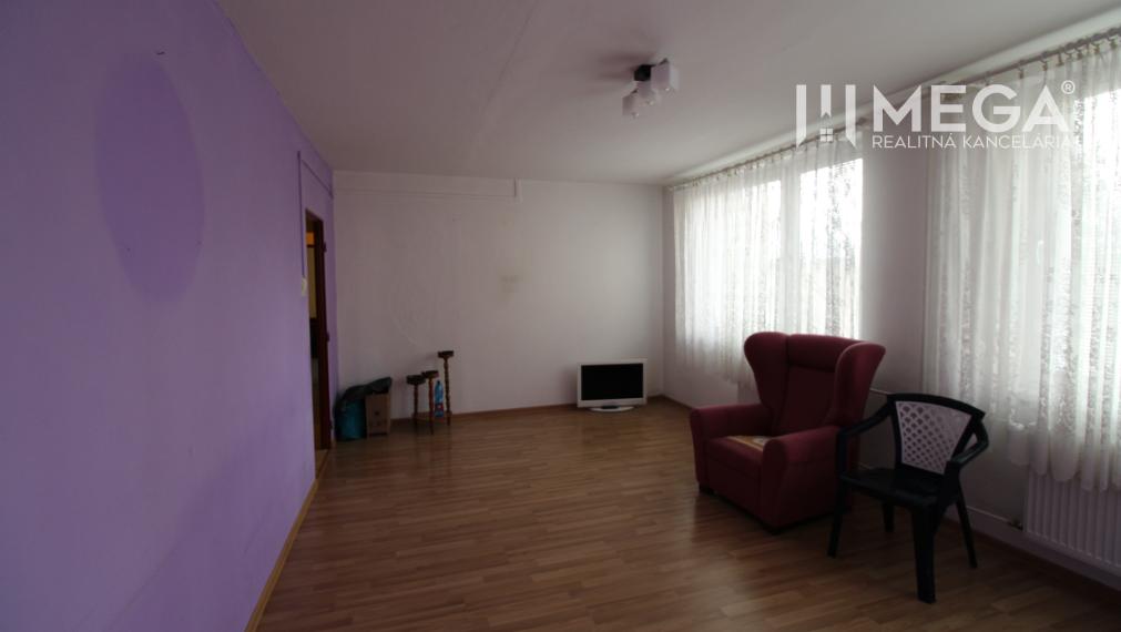 NOVINKA - 3 izbový byt v pôvodnom stave, blízko centra mesta Humenné