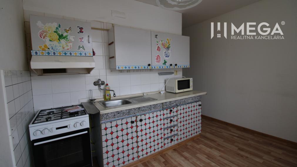 NOVINKA - 3 izbový byt v pôvodnom stave, blízko centra mesta Humenné