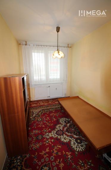 NOVINKA - 3 izbový byt v pôvodnom stave, blízko centra mesta Humenné