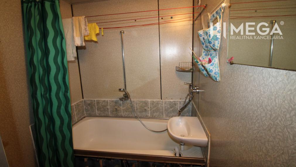 NOVINKA - 3 izbový byt v pôvodnom stave, blízko centra mesta Humenné
