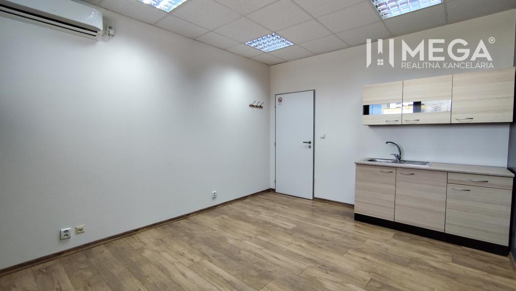 NA PRENÁJOM - kancelária v blízkosti centra mesta Michalovce