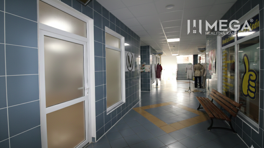 NA PRENÁJOM - obchodný priestor v OD Laborec, pešia zóna mesta Humenné
