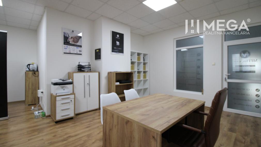 NA PRENÁJOM - obchodný priestor v OD Laborec, pešia zóna mesta Humenné