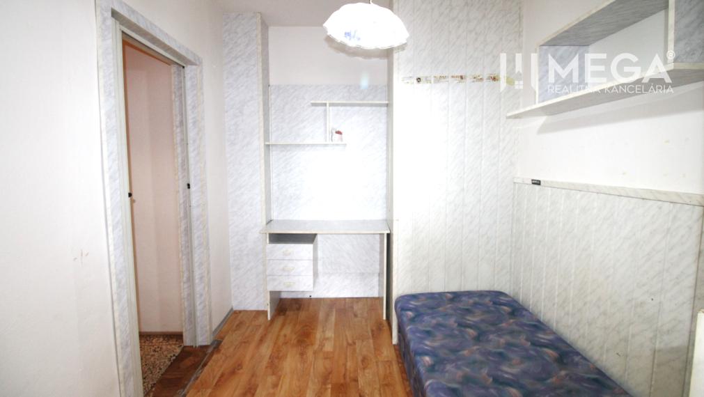 NA PREDAJ 3-IZBOVÝ BYT S VEĽKÝM BALKÓNOM ul. MIEROVÁ HUMENNÉ