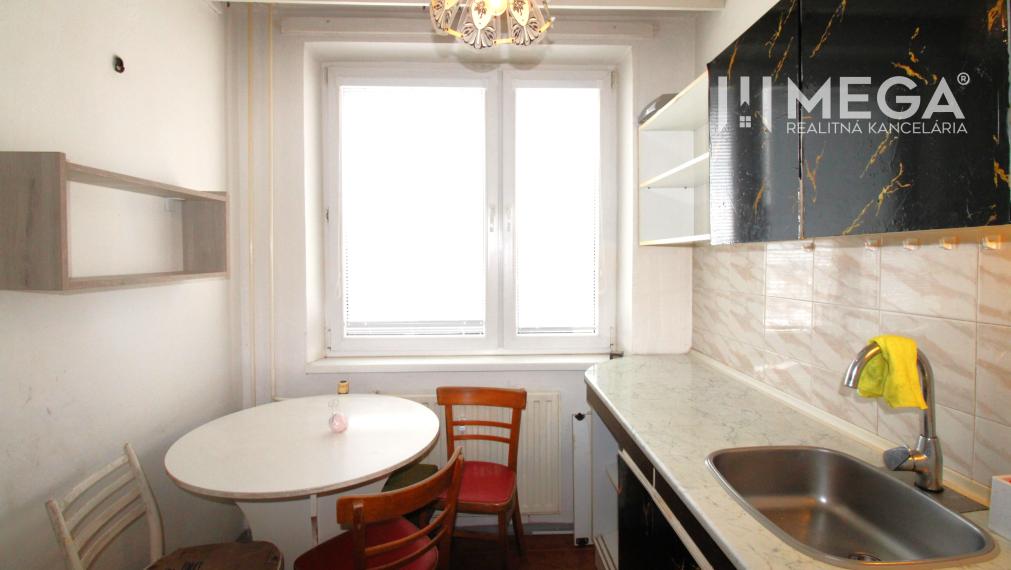 NA PREDAJ 3-IZBOVÝ BYT S VEĽKÝM BALKÓNOM ul. MIEROVÁ HUMENNÉ