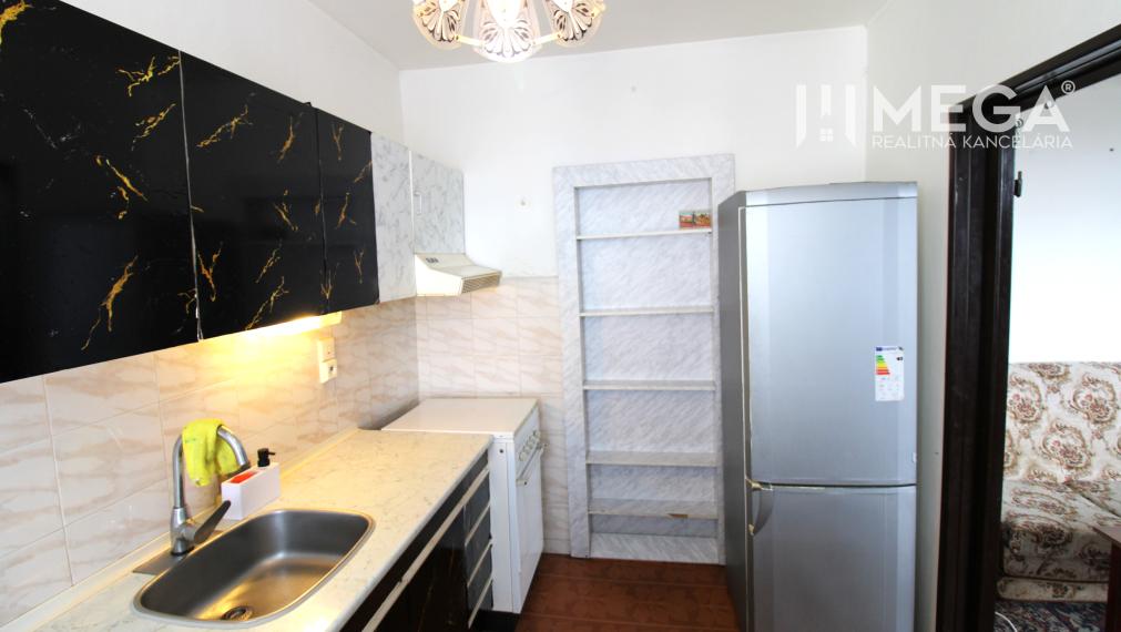 NA PREDAJ 3-IZBOVÝ BYT S VEĽKÝM BALKÓNOM ul. MIEROVÁ HUMENNÉ