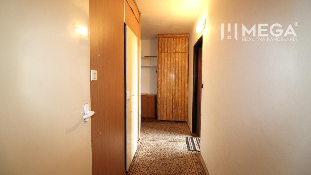 NA PREDAJ 3-IZBOVÝ BYT S VEĽKÝM BALKÓNOM ul. MIEROVÁ HUMENNÉ