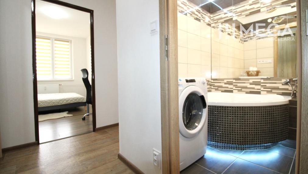 REZERVOVANÝ ZARIADENÝ 2-izbový BYT PO REKONŠTRUKCII – HUMENNÉ