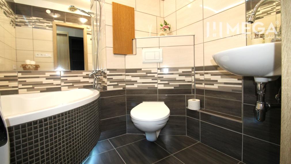 REZERVOVANÝ ZARIADENÝ 2-izbový BYT PO REKONŠTRUKCII – HUMENNÉ